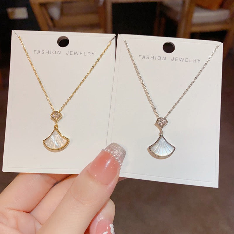 Fan-Shaped Mother-of-Pearl Pendant Necklace